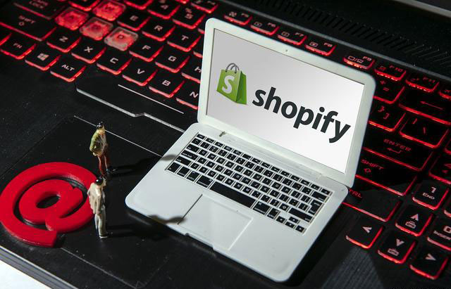 定制外貿(mào)獨立站商城和選擇Shopify建站大比拼，一擼到底！